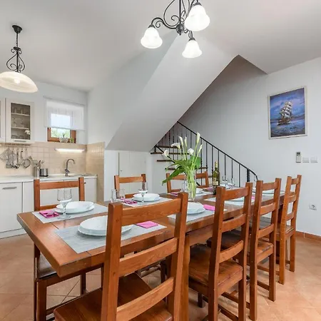 Cozy In With Kitchen Holiday home *