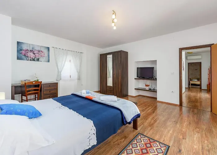 V Ferienhaus Pamići