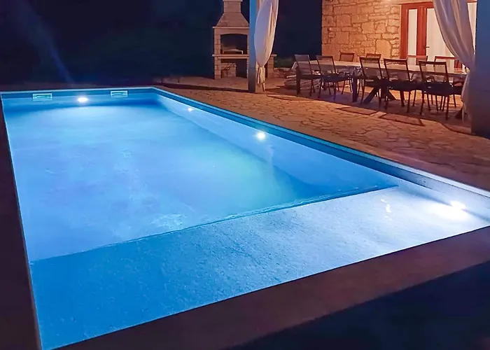 V Holiday home Pamici